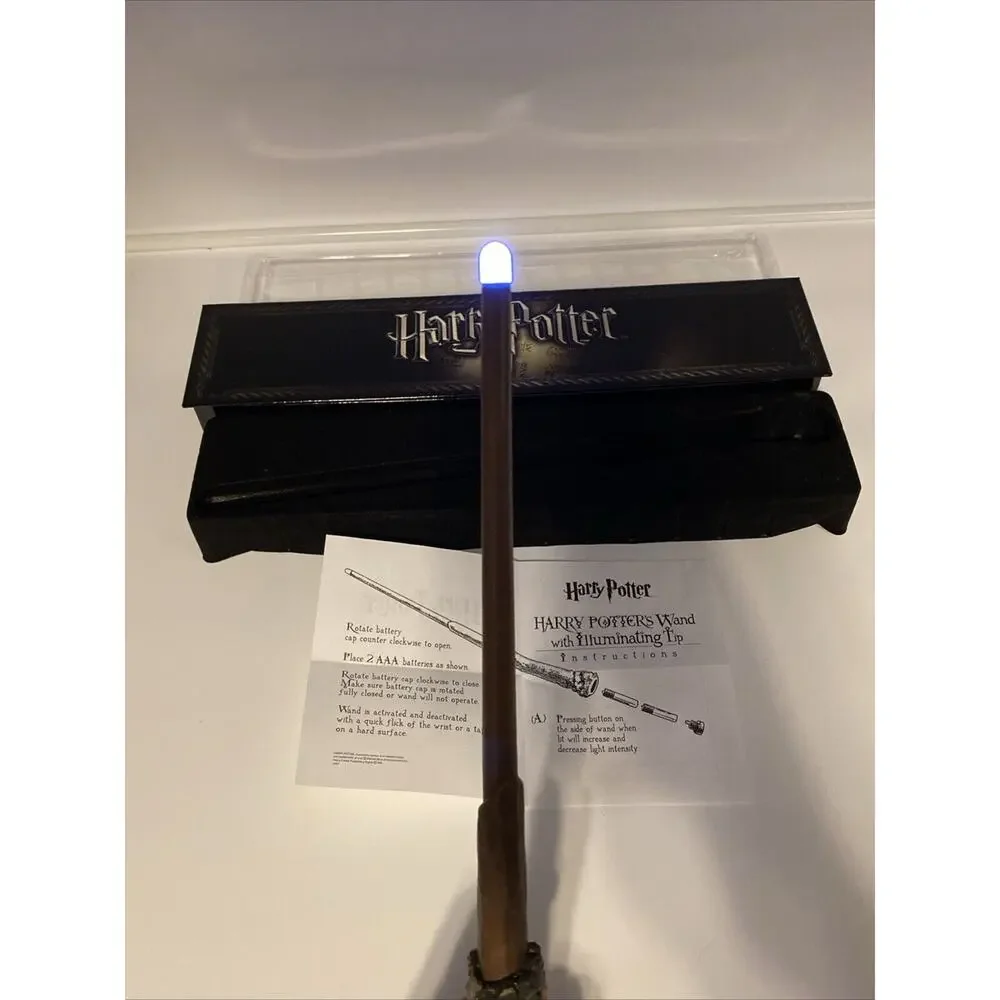 Harry Potter's Wand with Illuminating Tip and Case The Noble Collection - Works! - Picture 8 of 8